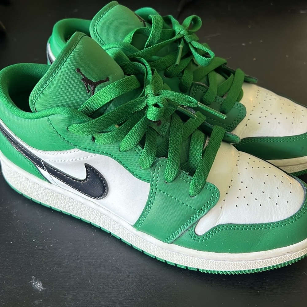JORDAN 1 LOW PINE GREEN GS SIZE 5.5